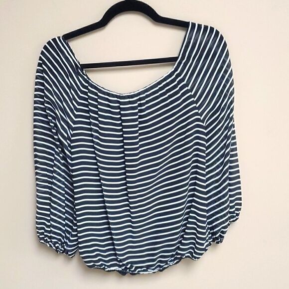 VINCE CAMUTO Peasant Top - Size X-Small - Picture 2 of 5